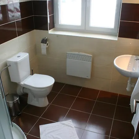 U Sklepu 招待所 Hovorany