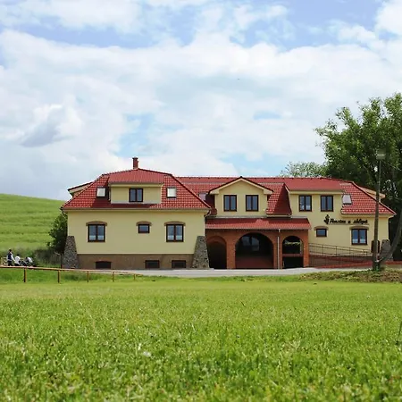 U Sklepu 3* Hovorany